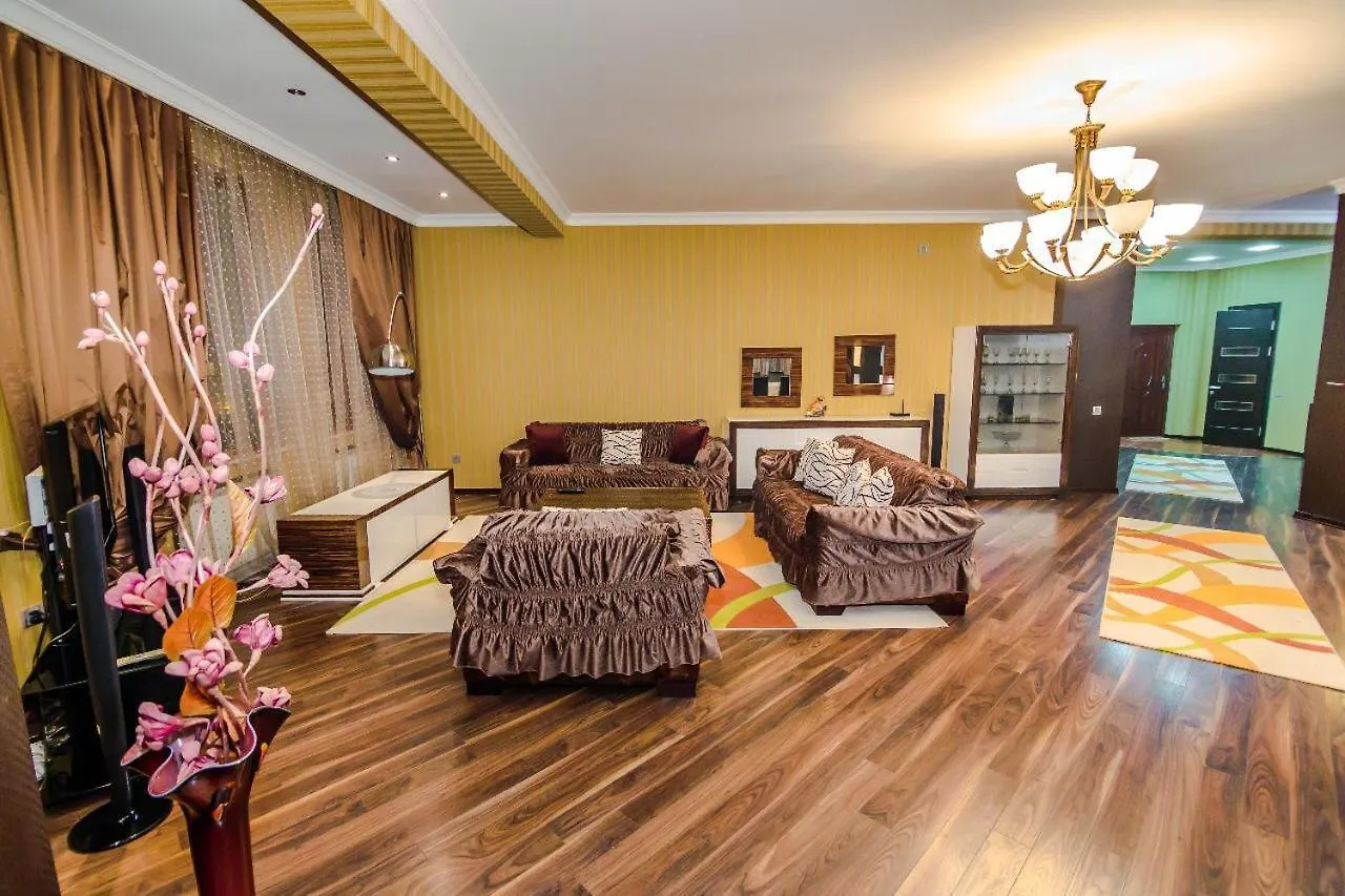 Apartment On Jale Plaza Bakú