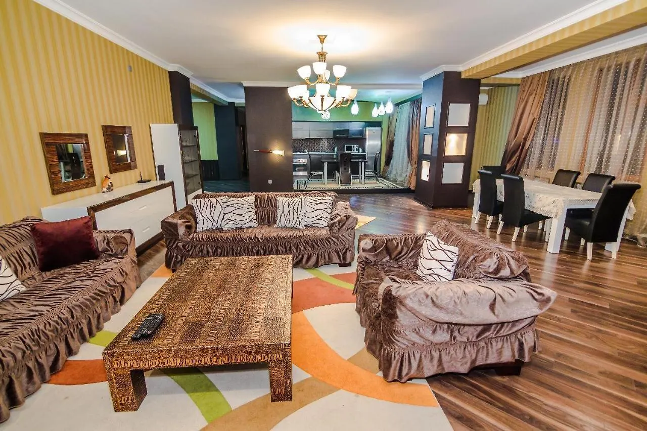 Apartment On Jale Plaza Bakú