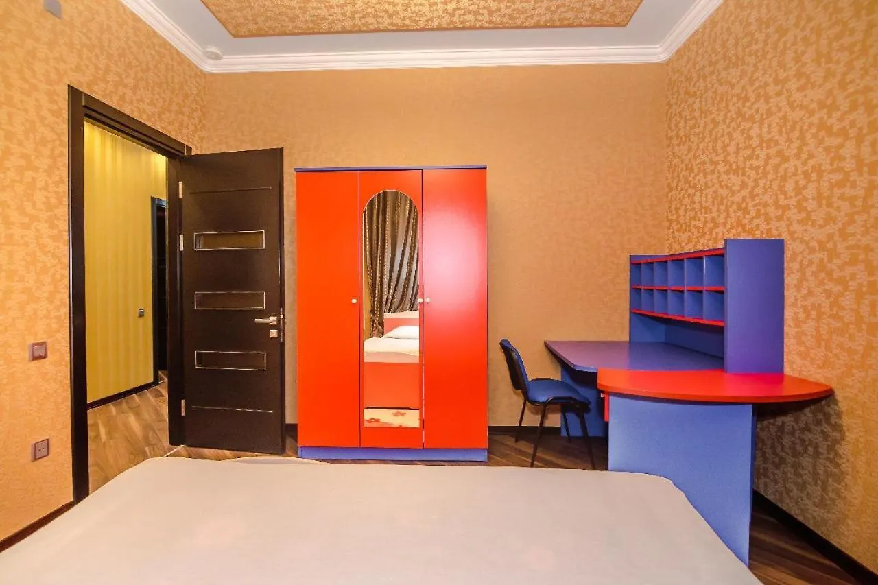 Apartment On Jale Plaza Bakú