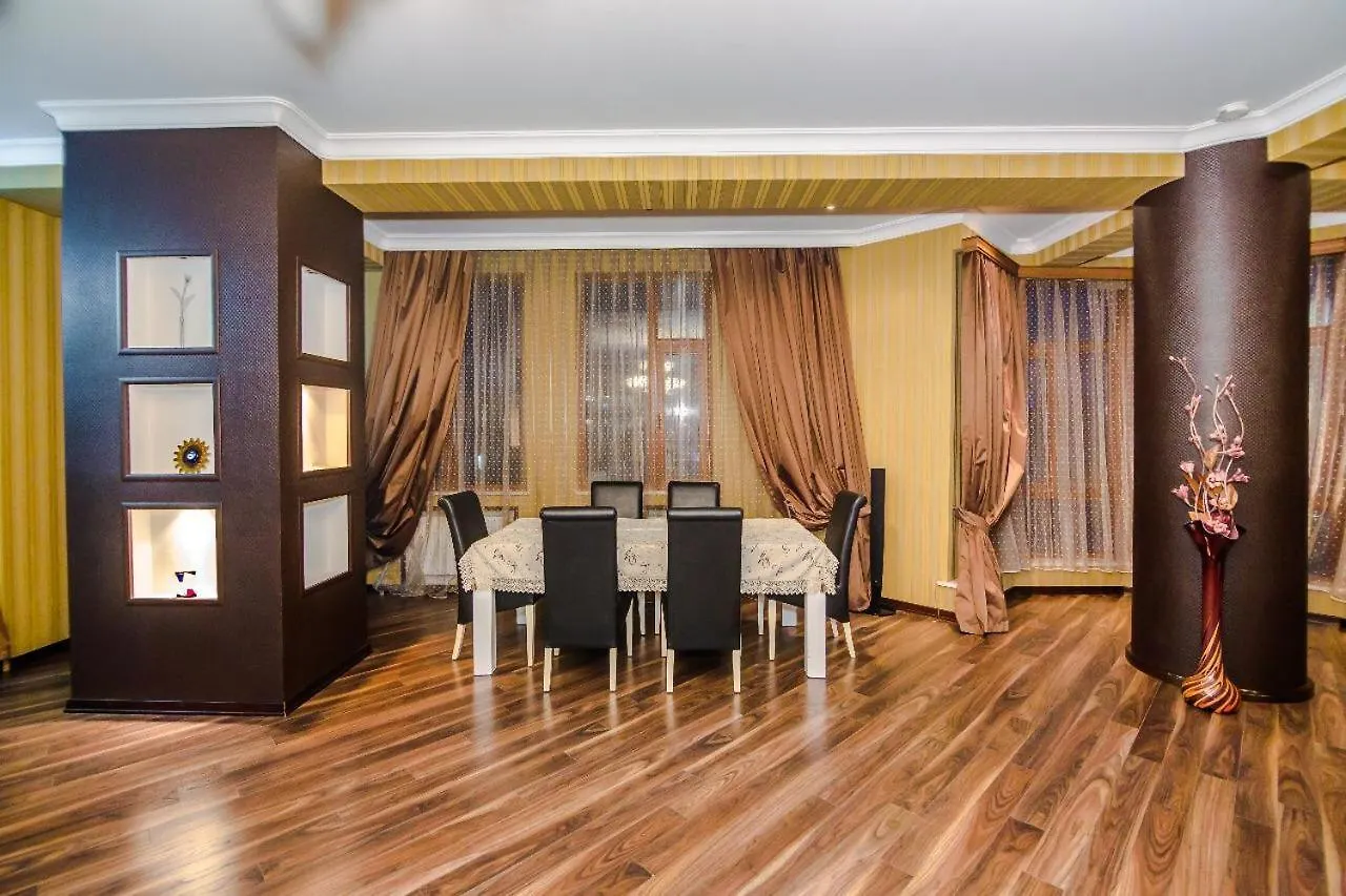 Apartment On Jale Plaza Bakú